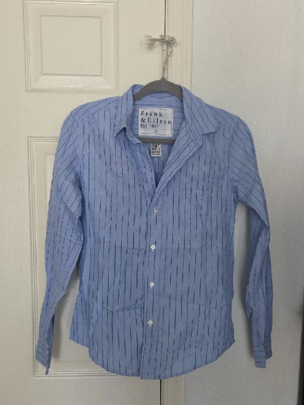 Frank & Eileen Barry Light Blue Pinstripe Woman's Button Down Small
